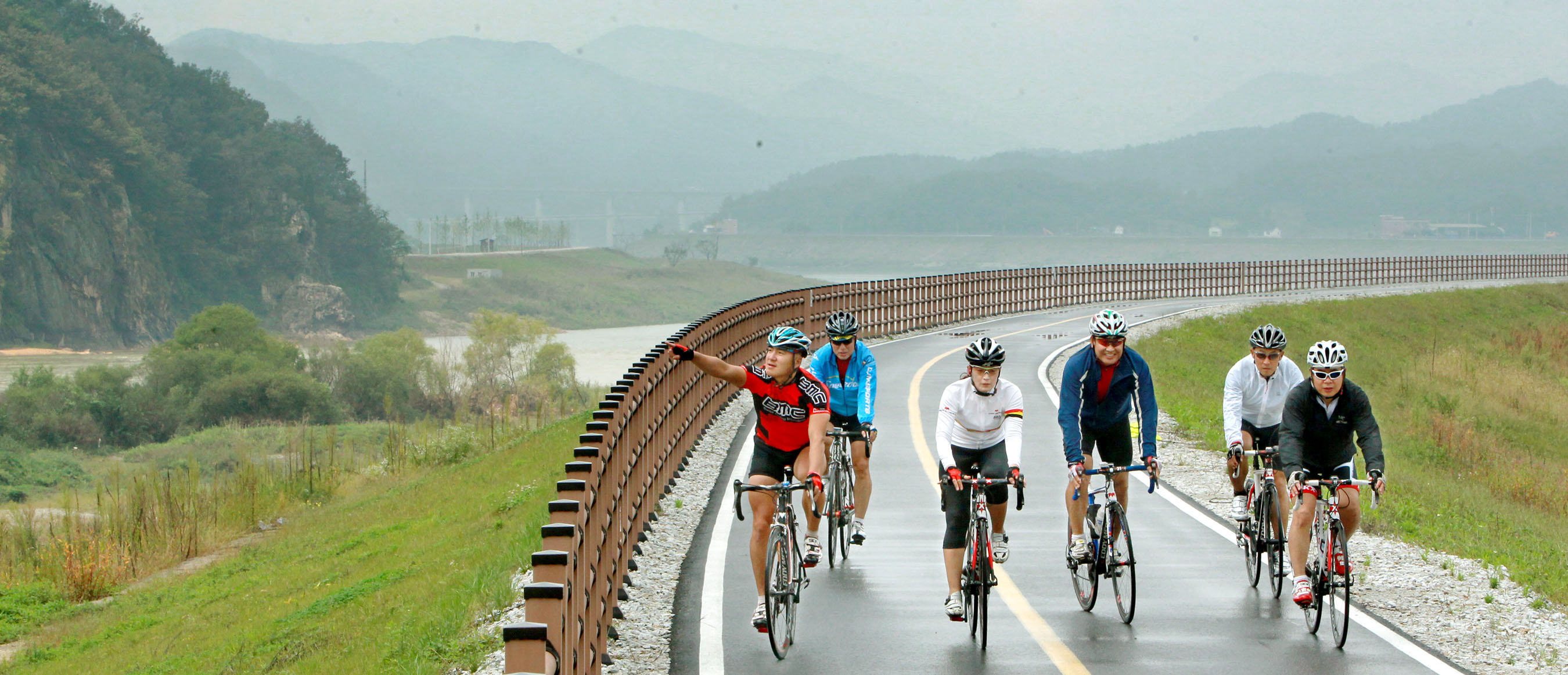 Đường xe đạp quốc gia ở Hàn Quốc, chỉ dành cho người đi xe đạp và vô cùng an toàn.